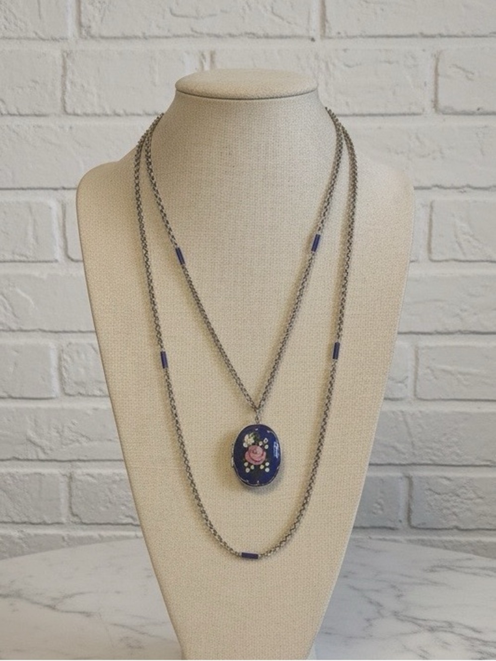Accessocraft N.Y.C Locket Pendant Necklace - Picture 2 of 6